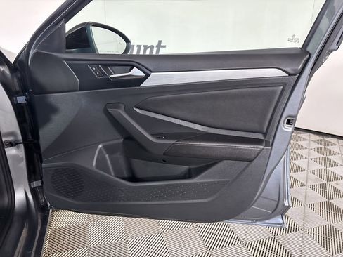 Used 2025 Volkswagen Jetta Sport image 25