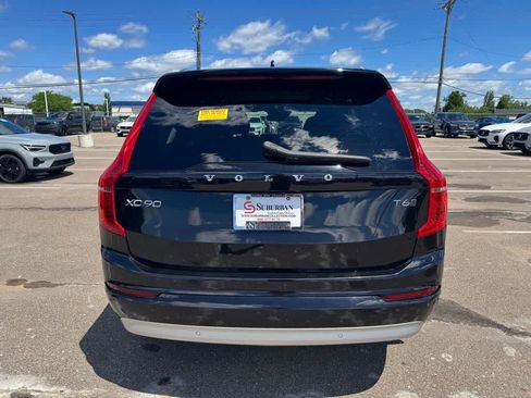 Used 2022 Volvo XC90 T6 Momentum w/ Climate Package AWD/4WD image 5