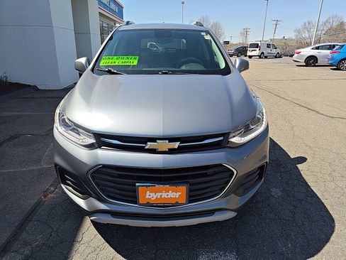 Used 2019 Chevrolet Trax LT w/ LT Convenience Package image 2