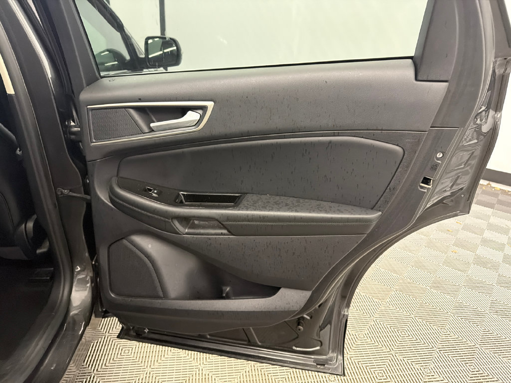 Used 2020 Ford Edge SEL w/ Convenience Package FWD image 17