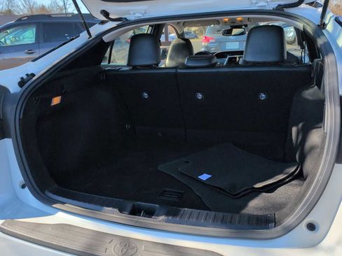 Used 2021 Toyota Prius L Eco image 32