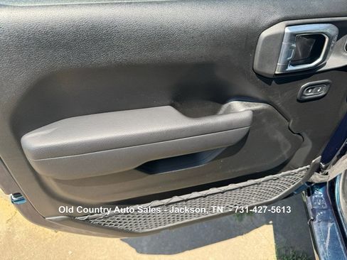 Used 2025 Jeep Wrangler Sport image 29