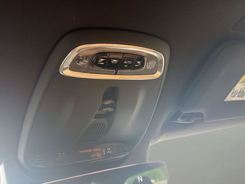 Used 2018 Volvo XC90 T6 Momentum w/ Convenience Package AWD/4WD image 37