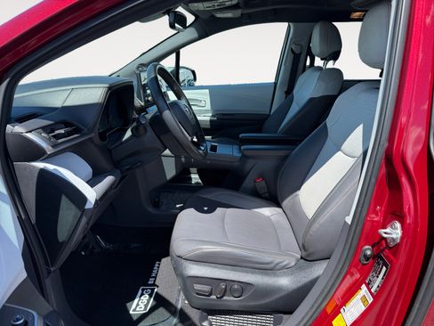 Used 2023 Toyota Sienna XSE w/ XSE Plus Package image 10