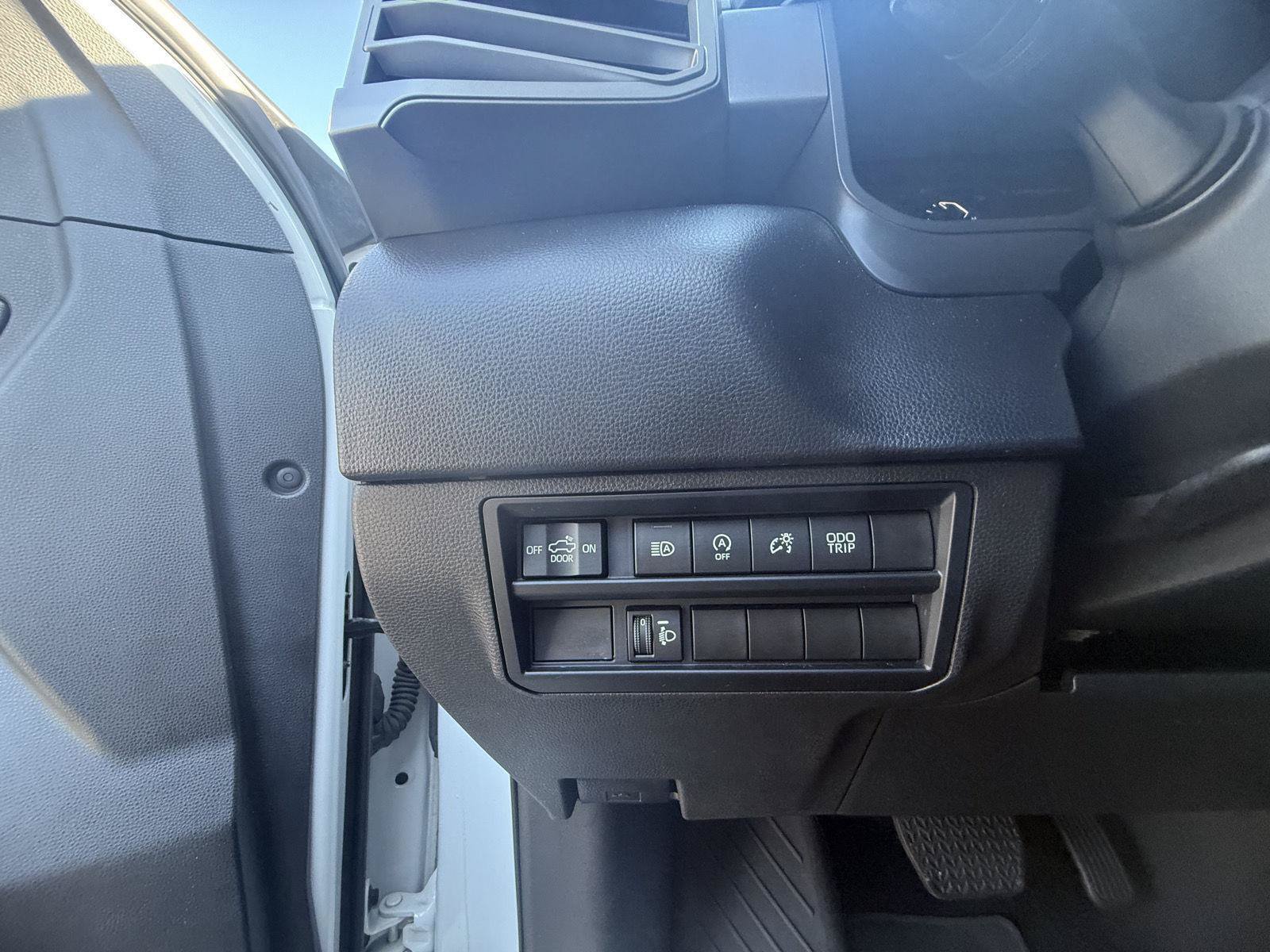 Used 2022 Toyota Tundra SR5 AWD/4WD image 15