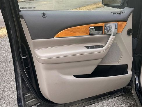 Used 2011 Lincoln MKX AWD w/ 102A Rapid Spec Order Code image 22