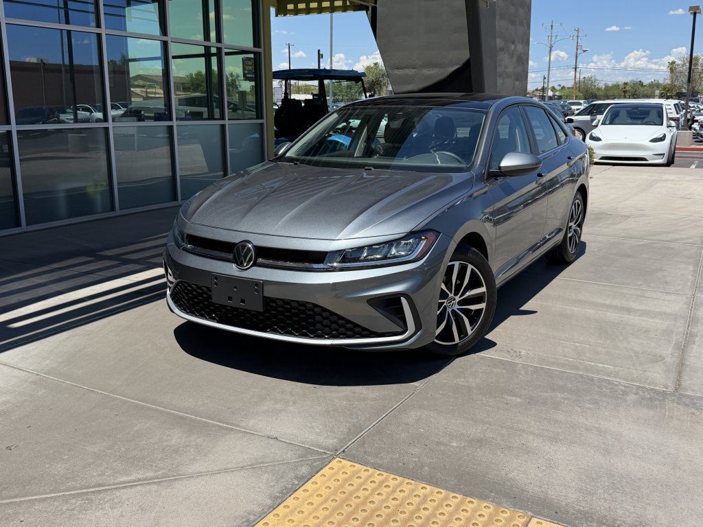 Used 2025 Volkswagen Jetta SE w/ Sunroof Package FWD image 2