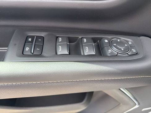 Used 2023 Chevrolet Suburban Premier AWD/4WD image 29