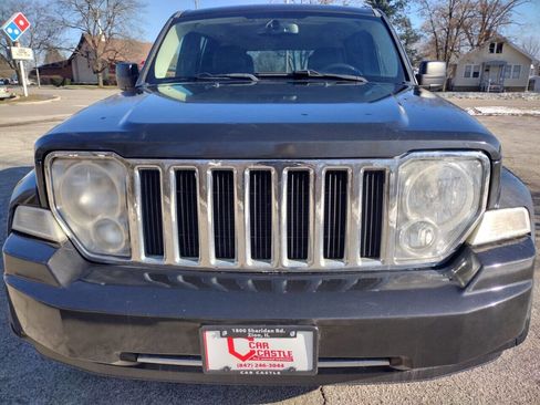 Used 2011 Jeep Liberty Limited w/ Tire & Wheel Group image 2