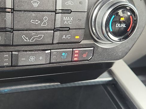 Used 2019 Ford F150 Lariat w/ Equipment Group 502A Luxury AWD/4WD image 23