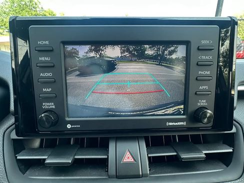 Used 2020 Toyota RAV4 LE AWD/4WD image 18