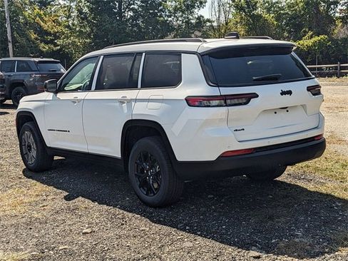 New 2025 Jeep Grand Cherokee L Altitude image 4