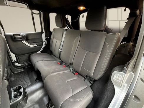 Used 2016 Jeep Wrangler Unlimited Rubicon w/ Connectivity Group image 20