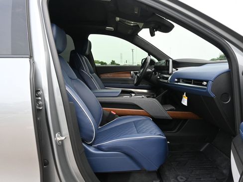 Certified 2026 Cadillac Vistiq Premium Luxury w/ LPO, Floor Liner Package AWD/4WD image 26