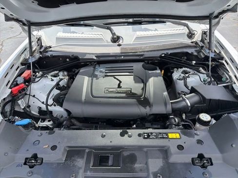 Used 2021 Land Rover Defender 110 S AWD/4WD image 9
