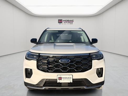 New 2026 Ford Explorer Platinum w/ LUX Leather Package AWD/4WD image 2