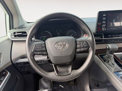 Certified 2023 Toyota Sienna LE FWD image 12