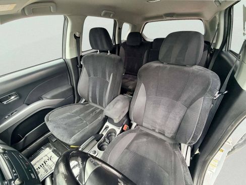 Used 2010 Mitsubishi Outlander ES AWD/4WD image 14
