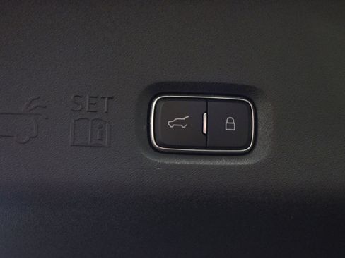 Used 2025 Lincoln Navigator L Reserve AWD/4WD image 16