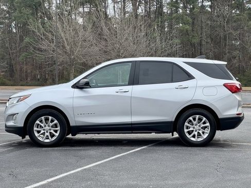 Used 2021 Chevrolet Equinox LS w/ LS Convenience Package image 3