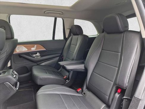 Used 2024 Mercedes-Benz GLS 450 4MATIC image 21