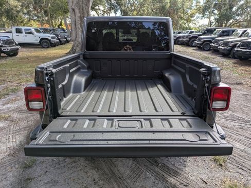 New 2025 Jeep Gladiator Sport image 12