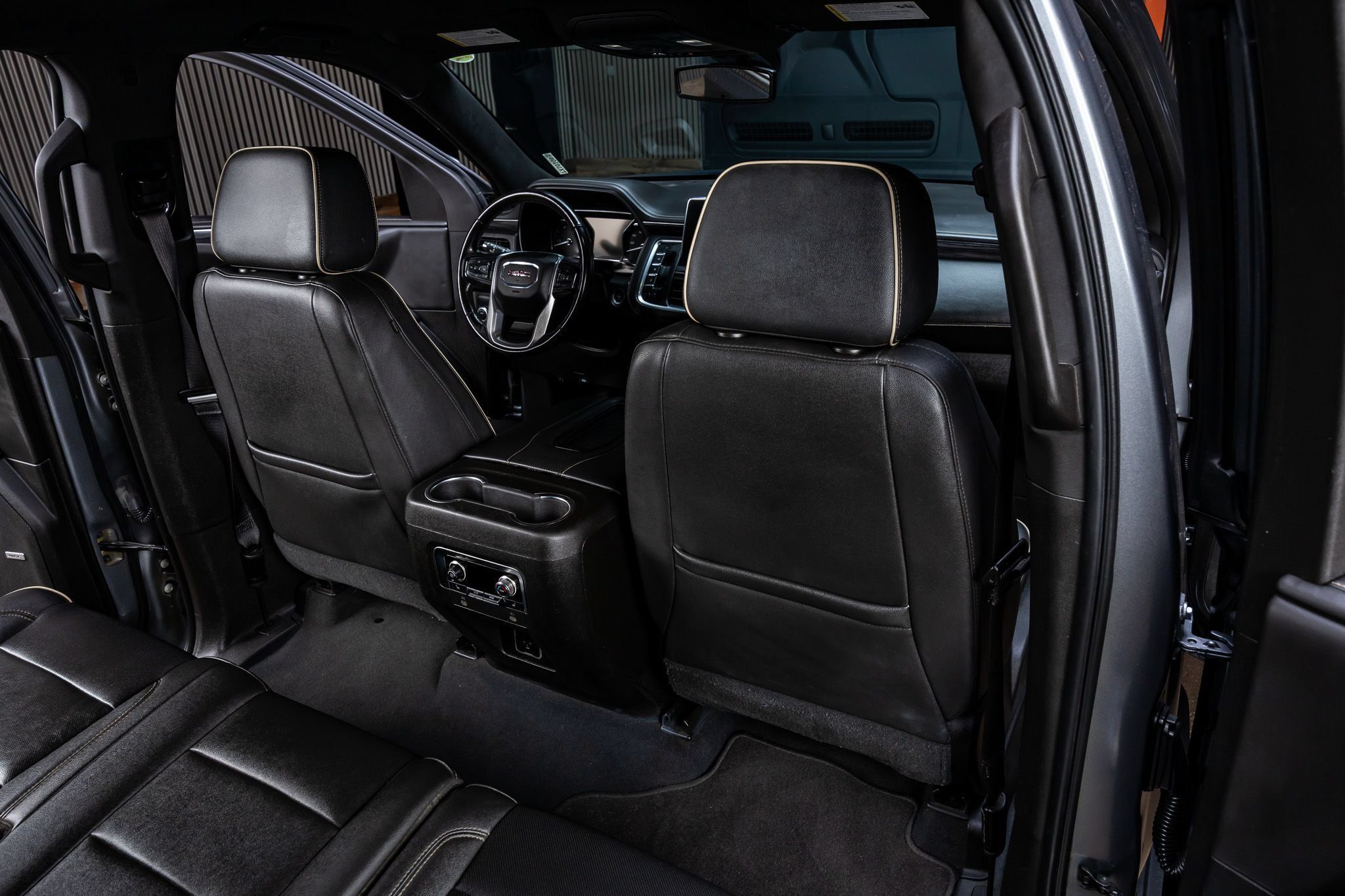 Used 2021 GMC Yukon XL SLT w/ SLT Luxury Package RWD image 28
