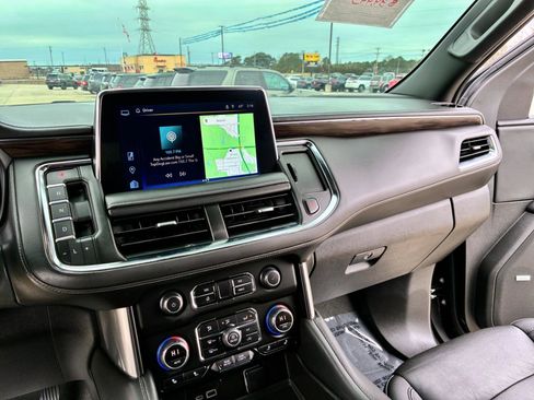 Used 2022 Chevrolet Suburban LT image 18