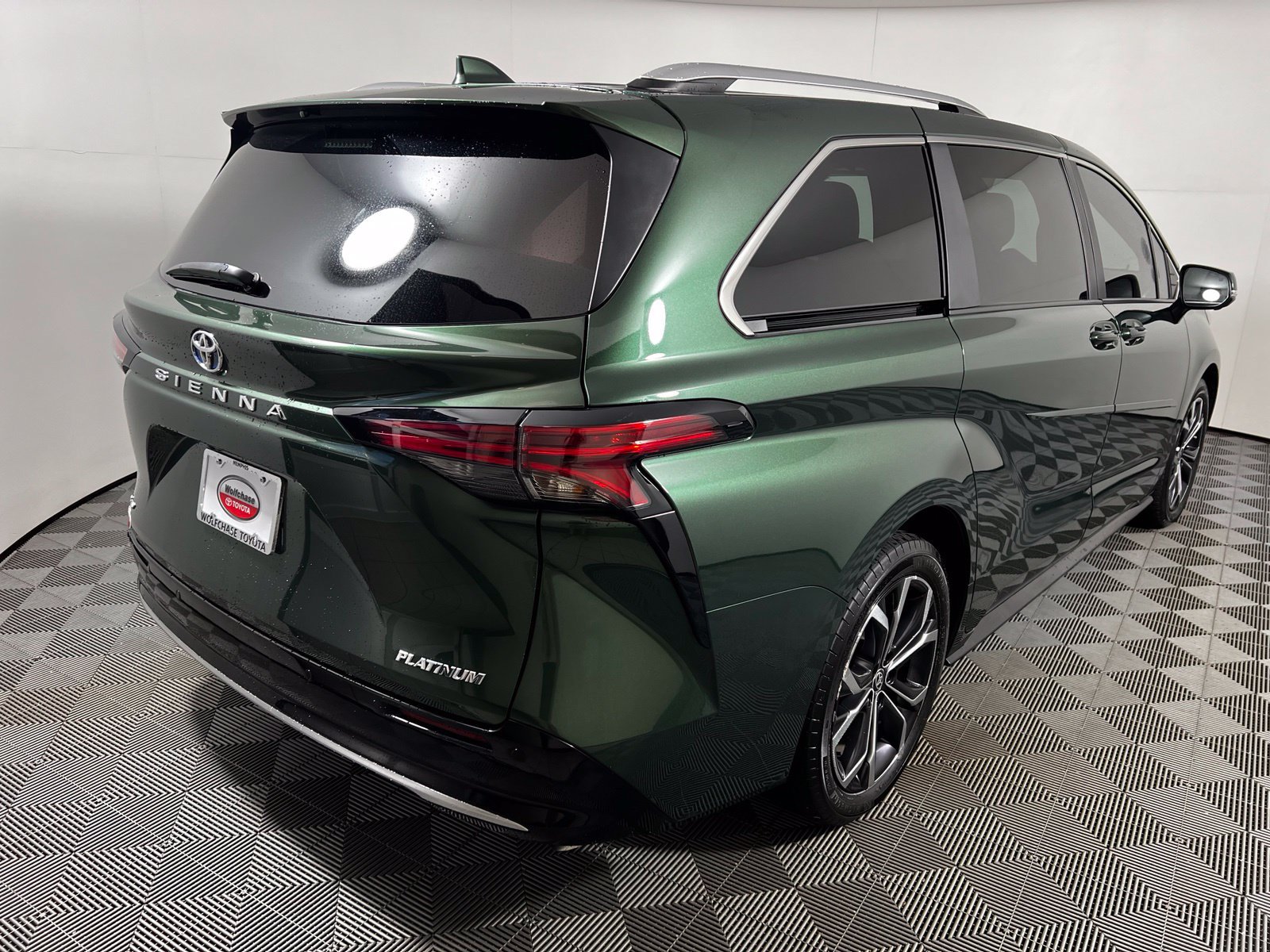 Certified 2025 Toyota Sienna Platinum FWD image 5