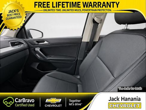 Used 2020 Volkswagen Tiguan SE FWD image 16