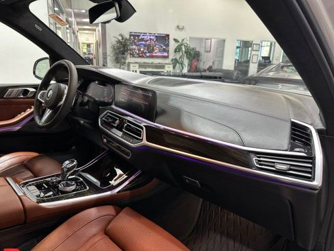 Used 2020 BMW X7 M50i w/ Dynamic Handling Package AWD/4WD image 72