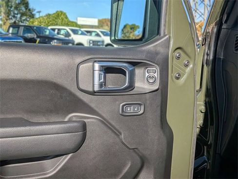 Used 2023 Jeep Gladiator Willys image 13