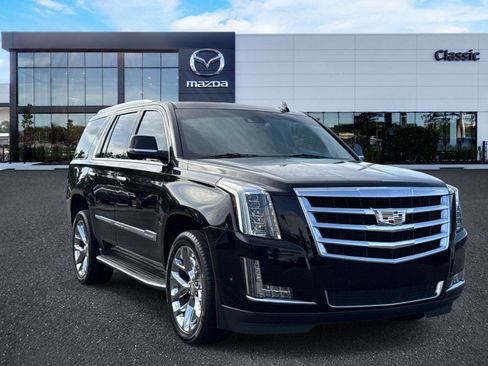 Used 2017 Cadillac Escalade Premium Luxury RWD image 1