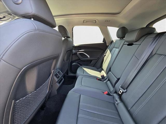 New 2025 Audi Q5 Premium w/ Convenience Package AWD/4WD image 16