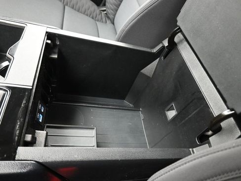 Used 2022 Toyota Tundra SR5 w/ SR5 Convenience Package image 31