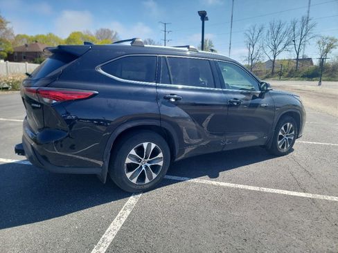 Used 2021 Toyota Highlander XLE AWD/4WD image 4