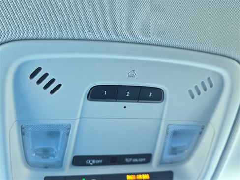 Used 2018 Chevrolet Traverse LT image 25