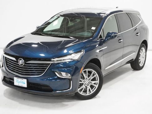 Used 2023 Buick Enclave Essence w/ Experience Buick Package image 2