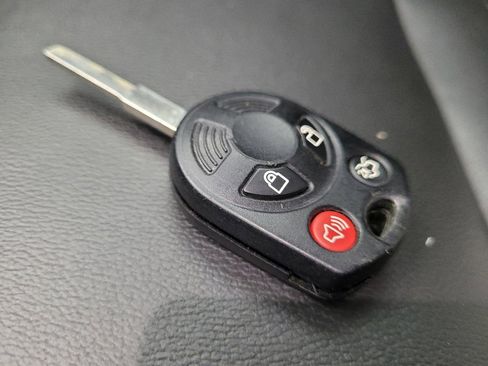 Used 2017 Ford Escape SE w/ SE Leather Comfort Package image 32