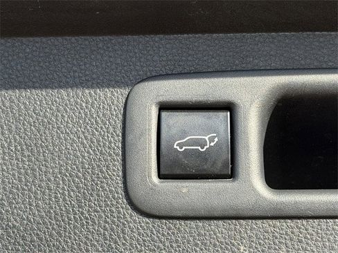 Certified 2020 Toyota Highlander Platinum image 34