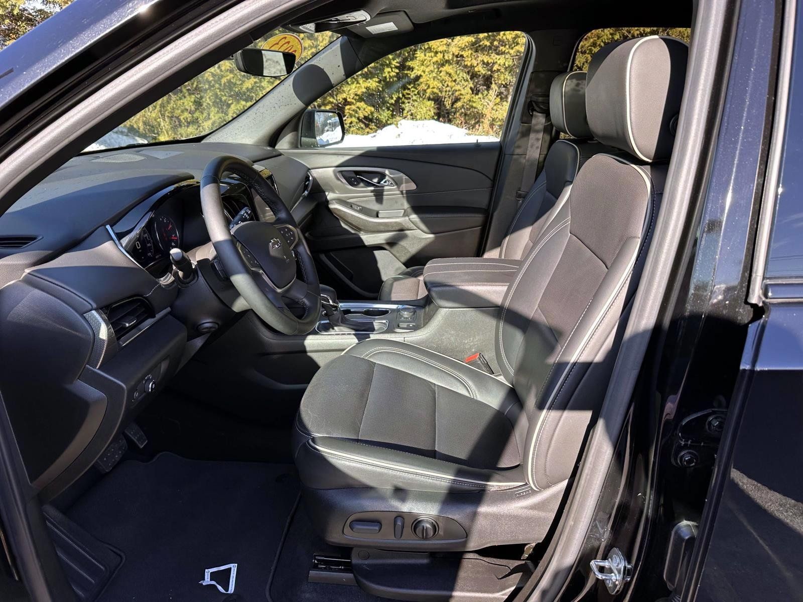 Used 2023 Chevrolet Traverse Premier w/ Redline Edition AWD/4WD image 10
