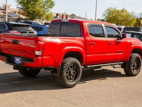 Used 2017 Toyota Tacoma TRD Sport w/ Premium & Technology Package AWD/4WD image 5
