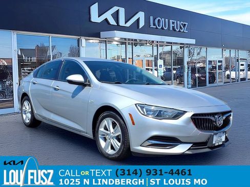 Used 2018 Buick Regal Preferred FWD image 1