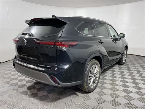 New 2026 Toyota Highlander Limited AWD/4WD image 7