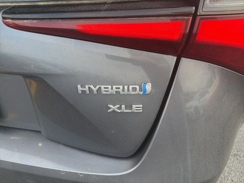 Used 2019 Toyota Prius XLE image 13