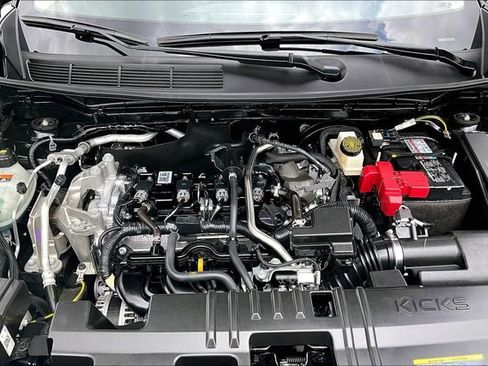 Certified 2025 Nissan Kicks SR AWD/4WD image 28