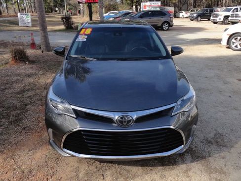 Used 2018 Toyota Avalon XLE image 2