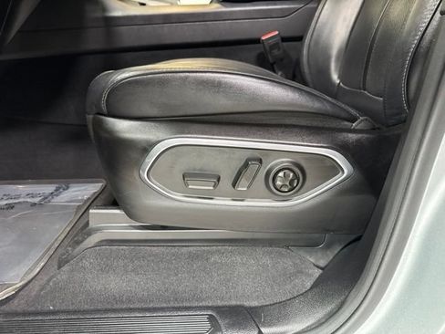 Used 2024 Jeep Wagoneer L Series II w/ Flexible Seating Group AWD/4WD image 7