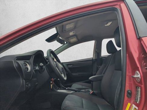 Used 2017 Toyota Corolla LE image 12