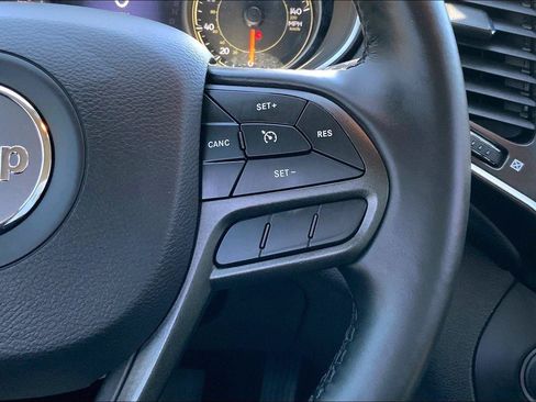 Used 2021 Jeep Cherokee Trailhawk w/ Comfort/Convenience Group AWD/4WD image 19